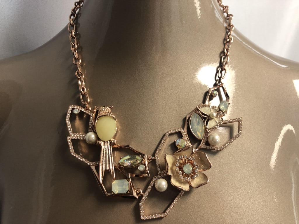 BETSY JOHNSON FLOWERED STATEMENT NECKLACE (1 of 1)