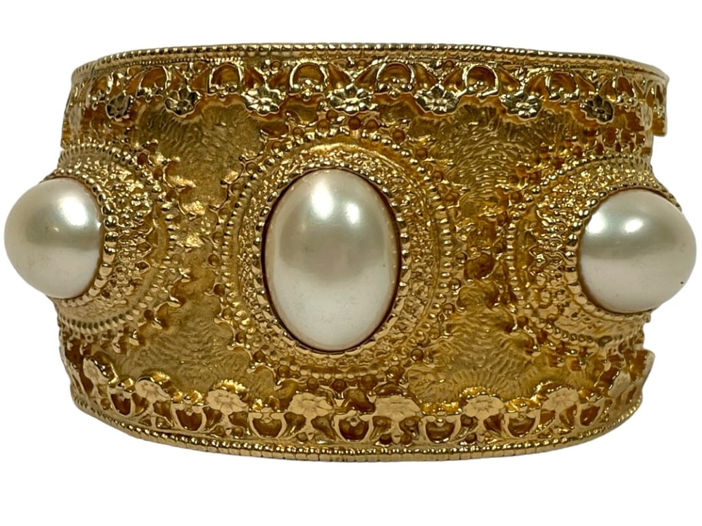 VINTAGE GOLD AND PEARL BEAD COSTUME CUFF BRACELET (1 of 6)