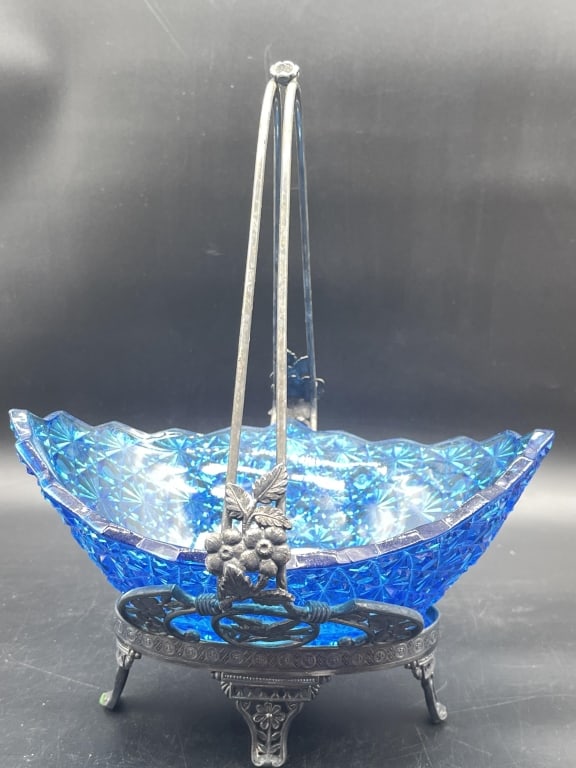 VINTAGE COBALT BLUE WEDDING BASKET: - VINTAGE COBALT BLUE WEDDING BASKET -VERY GOOD PRE OWNED CONDITION-DF82123