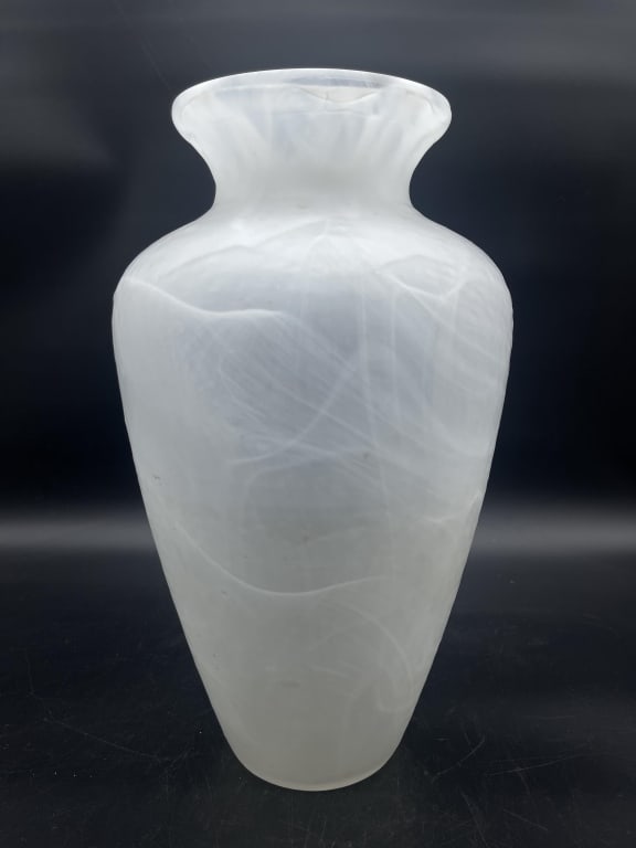 LARGE DECORATIVE WHITE ART GLASS SWIRL VASE 11" (1 of 2)