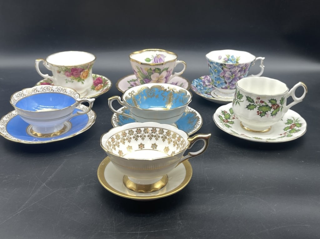 LOT OF VTG TEA CUPS: -LOT OF VTG TEA CUPS -VERY GOOD PRE OWNED CONDITION-DF82123