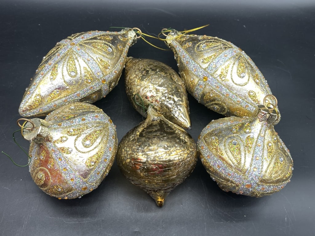 COLLECTION OF 6 DESIGNER CHRISTMAS ORNAMENTS (1 of 2)