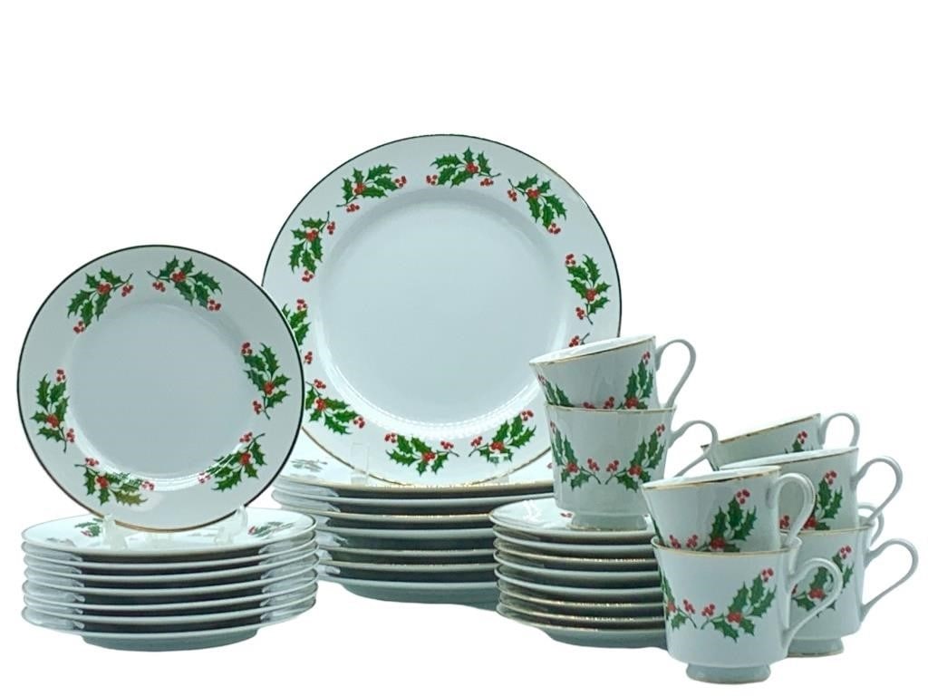 FINE CHINA OF JAPAN CHRISTMAS HOLLY TEA SET (1 of 5)