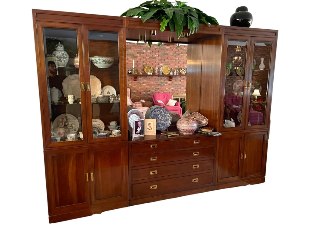ETHAN ALLEN STYLE WALL UNIT CHINA CABINET 109": LARGE ETHAN ALLEN STYLE WOOD WALL UNIT CHINA CABINET STORAGE-ILLUMINATED-80" H X 109" L X 17" D APPROX-GOOD PRE OWNED CONDITION, MINOR WEAR, WALL UNIT ONLY!-DP72123