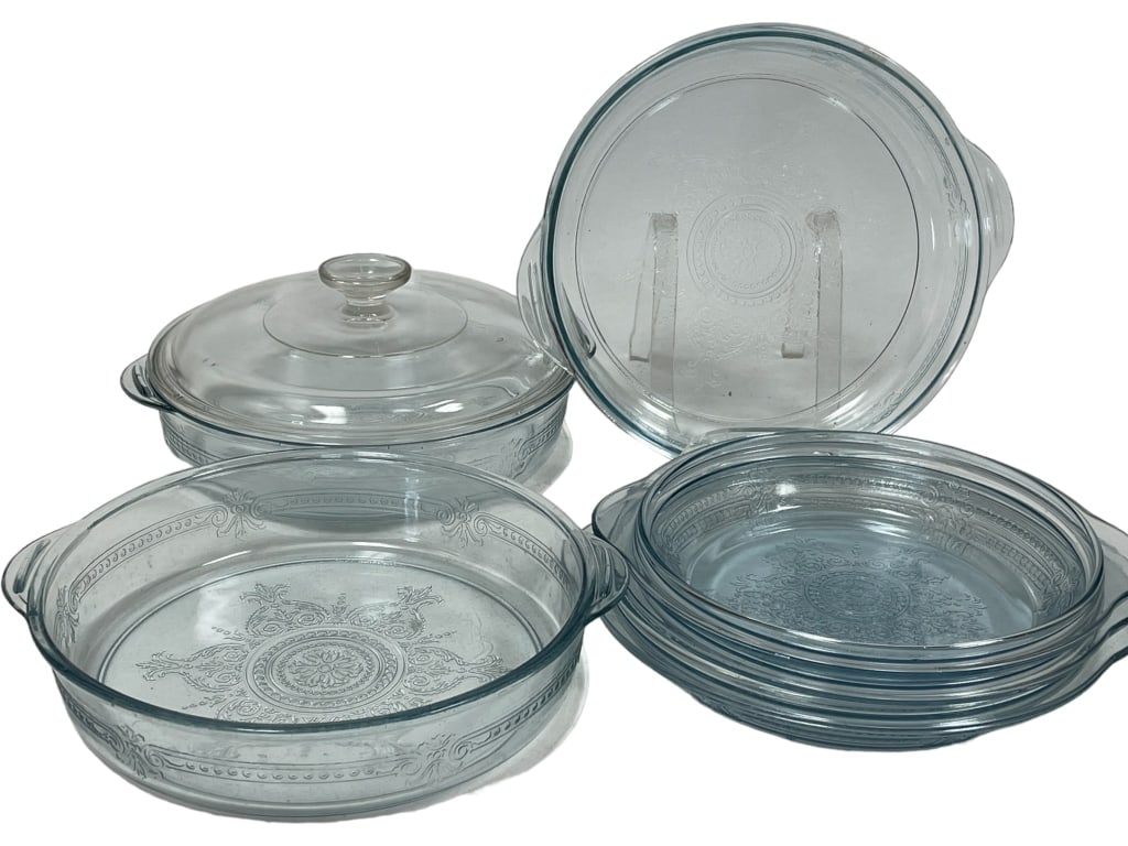 ANCHOR HOCKING FIRE KING 4 PIECE GLASS COOKWARE (1 of 7)