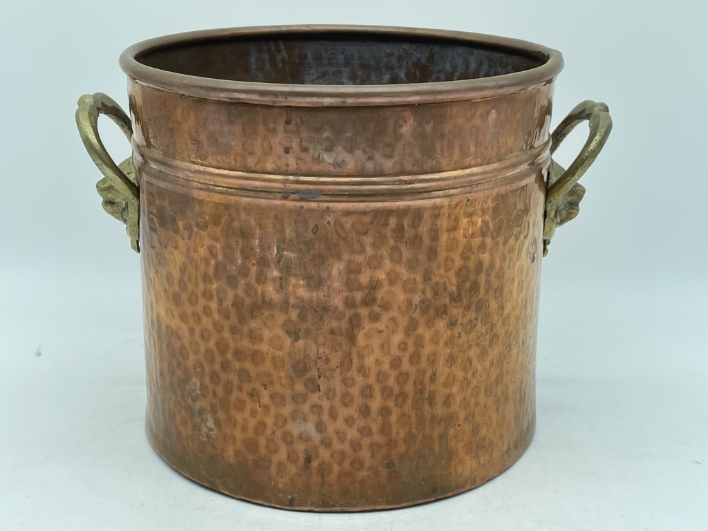 BRASS & COPPER CASHE POT WITH LION HEAD HANDLES 8" (1 of 2)