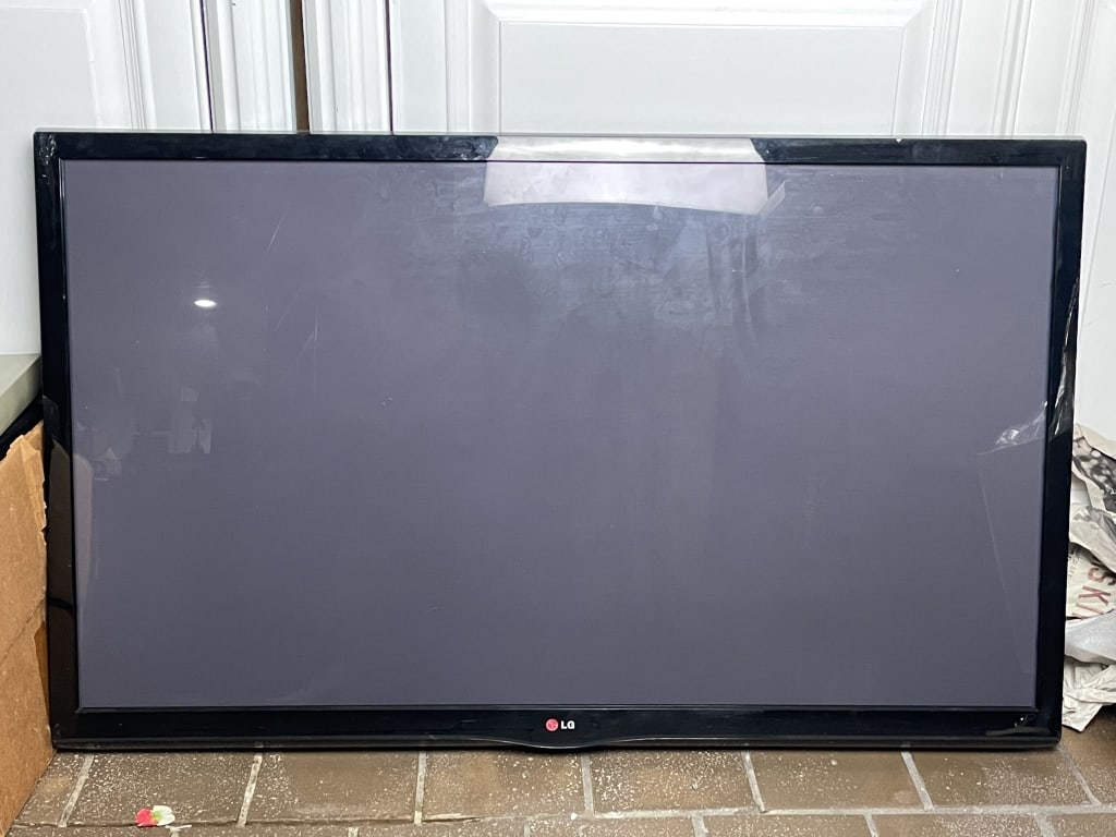 LG 44" HD TV (1 of 2)