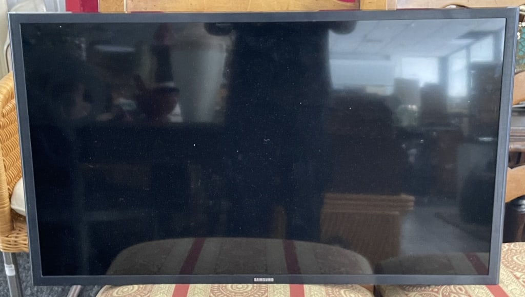 SAMSUNG HD TELEVISION TV UN32M530DAFXZA 32" (1 of 2)