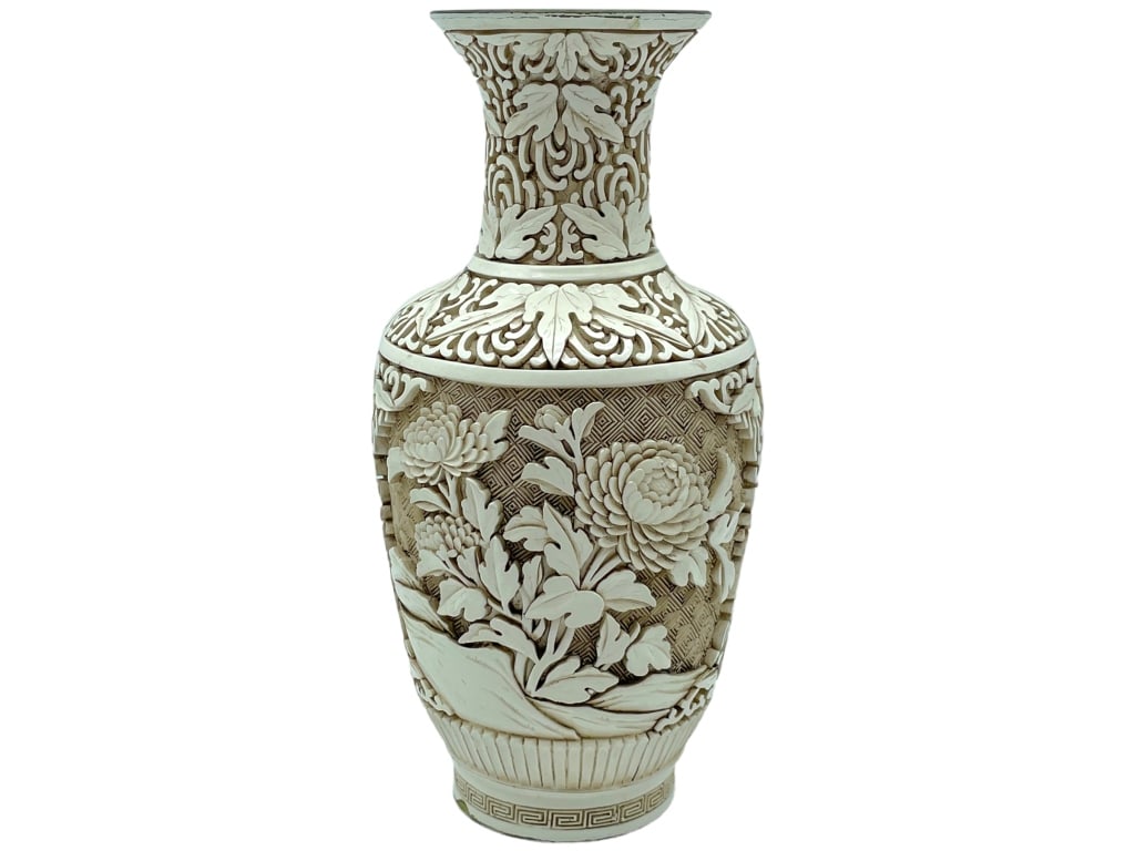 VTG WHITE CHINESE CINNABAR VASE WITH FLORAL MOTIF: VTG WHITE CHINESE CINNABAR VASE WITH FLORAL MOTIF -GOOD CONDITION -JR GLRY 07/25