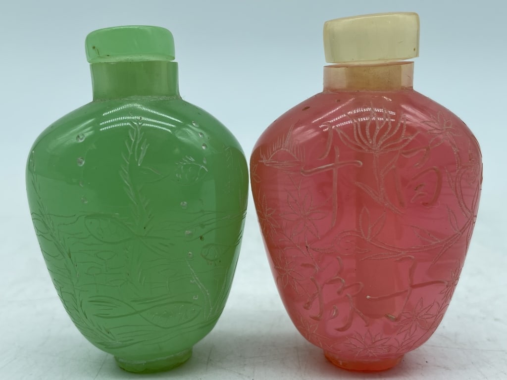 2 VINTAGE HAND CARVED CHINESE ASIAN SNUFF BOTTLES (1 of 2)