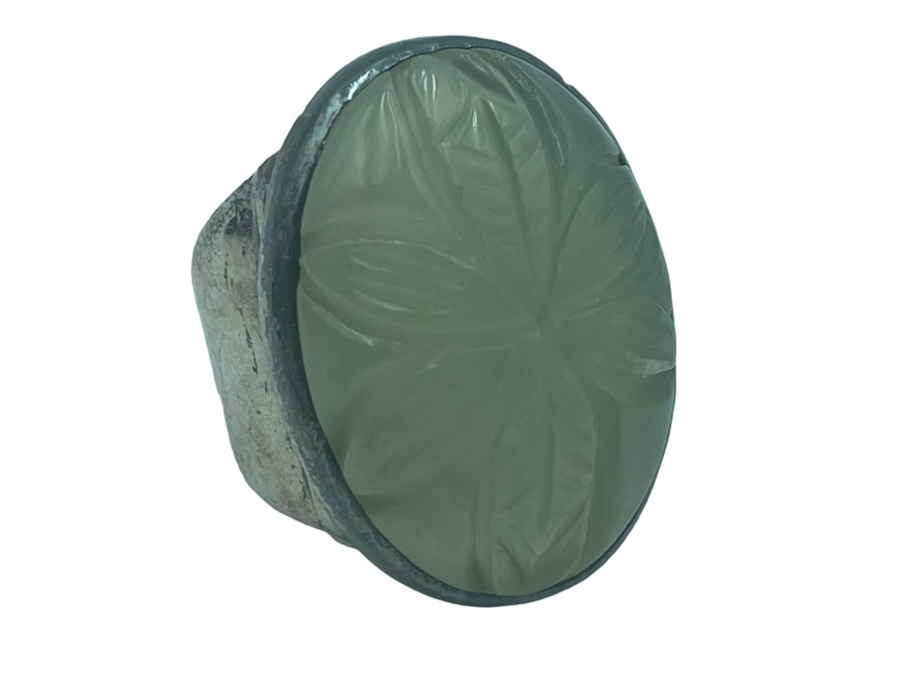 VINTAGE JADE AND STERLING SILVER  RING (1 of 2)