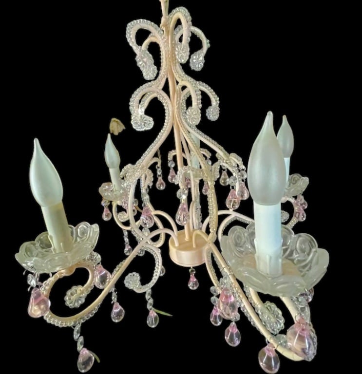 HENRIQUEZ CLASSIC STYLE 4 LIGHT CHANDDELIER (1 of 4)