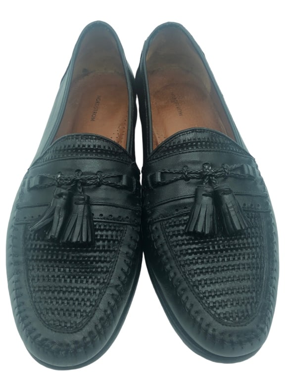 MENS NORDSTROM BLACK LEATHER TASSELED LOAFERS,SZ10: MENS NORDSTROM BLACK LEATHER TASSELED LOAFERS,SZ10 EXCELLENT CONDITONCLASSIC STANDARD