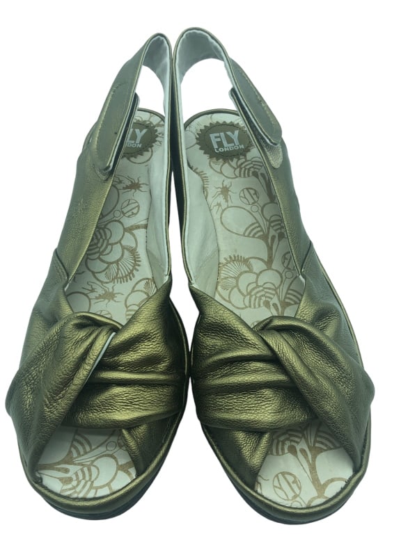 LADIES "FLY LONDON" GOLDEN SANDALS,SIZE 41: LADIES "FLY LONDON" GOLDEN SANDALS,SIZE 41 *ALL THE RAGE...STYLISH & COMFORTABLE*NICE ELEVATED PLATFORM, YET SO WALKABLE