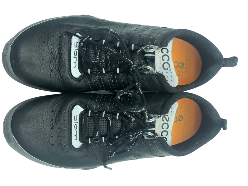 LADIES ECCO BLACK W/ TITANIUM METALLIC SNEAKS,SZ42: LADIES ECCO BLACK W/ TITANIUM METALLIC SNEAKS,SZ42 * SIZE 11 US* EXTRA COMFORT & SUPPORT* GOW IN THE DARK STRIPS\* NEW IN THE BOX