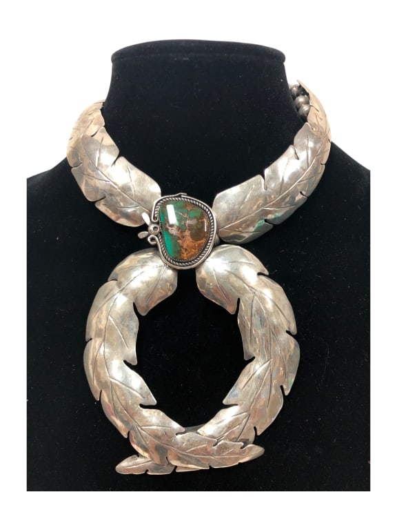 STERLING LEAF CHOKER: STERLING LEAF CHOKER WITH GREEN AND BROWN TURQUOISE STONE IN THE CENTER -VERY GOOD PRE-OWNED CONDITION-148.6GBOX 4 Please be advised that by placing a bid, you are entering into a legally binding cont