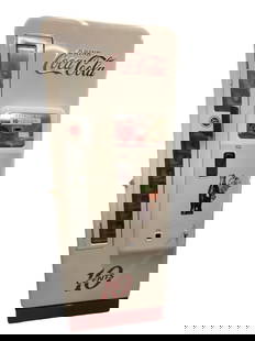 VINTAGE CAVALIER CS96A COCA COLA VENDING MACHINE: VINTAGE CAVALIER CS96A COCA COLA 10 CENT VENDING MACHINE | COLLECTIBLE COKE PRODUCTS COIN OP-67" X 24" X 17" APPROX -SERIAL # 293060 // 39 AMPS-GOOD PRE OWNED CONDITION, NOT CURRENTLY COOLING-DP91423