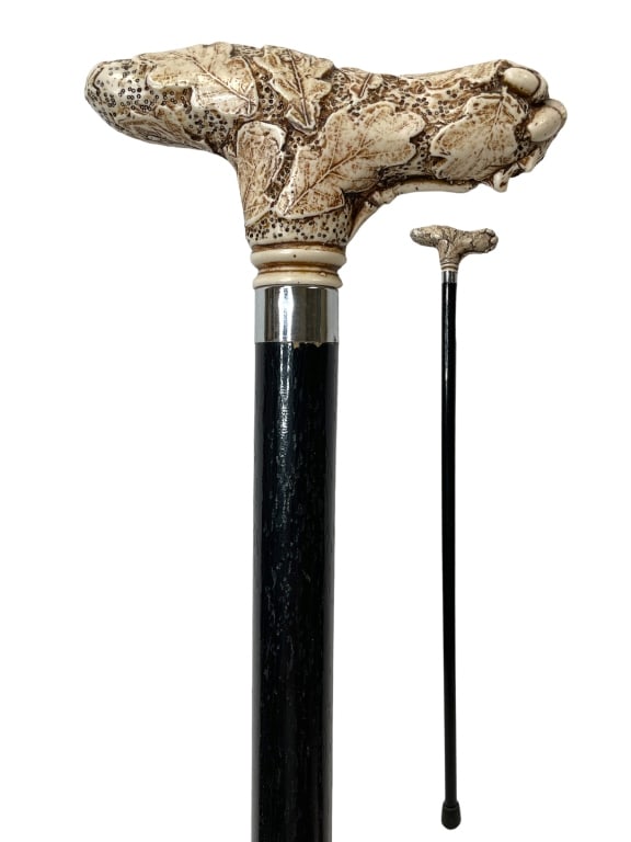 VINTAGE SCRIMSHAW ACORN & LEAF CANE: VINTAGE SCRIMSHAW ACORN AND LEAF WALKING STICK CANE -36" APPROX-VERY GOOD PRE OWNED CONDITION, MINOR WEAR-DP83023