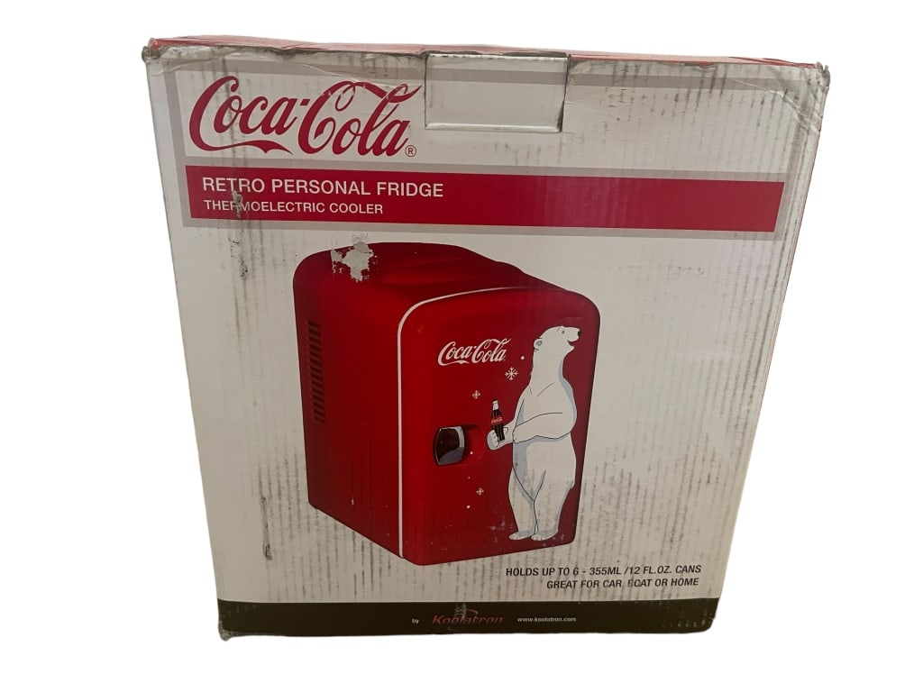 NEW COCA-COLA RETRO PERSONAL REFRIGERATOR (1 of 2)