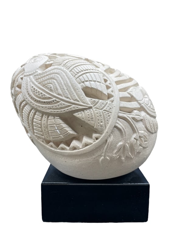 VINTAGE COLLECTION 85 CARVED EGG SCULPTURE 11" (1 of 6)