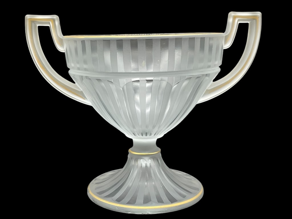 DECORATIVE FROSTED ART GLASS TROPHY CUP 6": DECORATIVE FROSTED ART GLASS TROPHY CUP -6" HEIGHT APPROX-VERY GOOD PRE OWNED CONDITION, MINOR LOSS OF GOLD -DP83123 Please be advised that by placing a bid, you are entering into a legally binding co