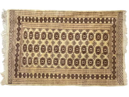 VTG PAKISTANI STYLE WOVEN CARPET 47" X 77": -VTG PAKISTANI STYLE WOVEN CARPET-SIZE: 47" X 77" -VERY GOOD CONDITION -JR SR 09/26