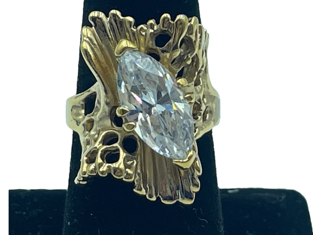 18K H.G.E COCKTAIL RING SZ 7: 18K H.G.E COCKTAIL RING SZ 7