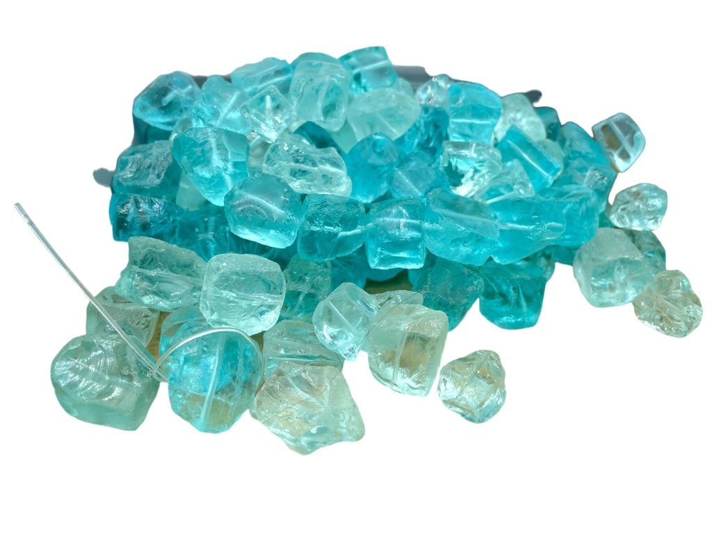 ASSORTED AQUA QUARTZ GEMSTONE BEADS (1 of 2)