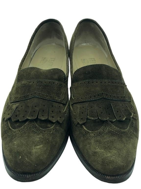 FERRAGAMO ARMY GREEN TASSEL LOAFERS SZ:8.5: FERRAGAMO ARMY GREEN TASSEL LOAFERS-GOOD PREOWNED CONDITION. WEAR CONSISTENT WITH AGE & USE-SIZE: 8 1/2-COLOR: ARMY GREEN-KA 8/8/23 BTQ