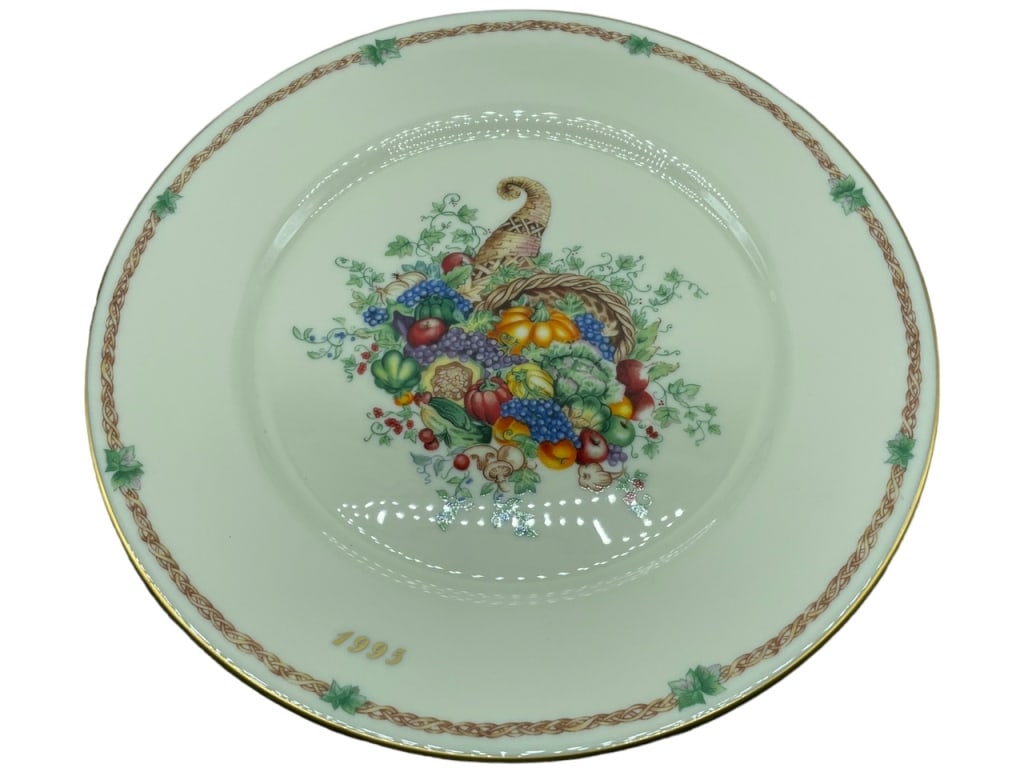 LENOX ANNUAL 1995 THANKSGIVING PLATE: -ENOX ANNUAL 1995 THANKSGIVING PLATE -VERY GOOD PRE-OWNED CONDITION-SECOND IN SERIES-IN BOX-AG92623-ANX