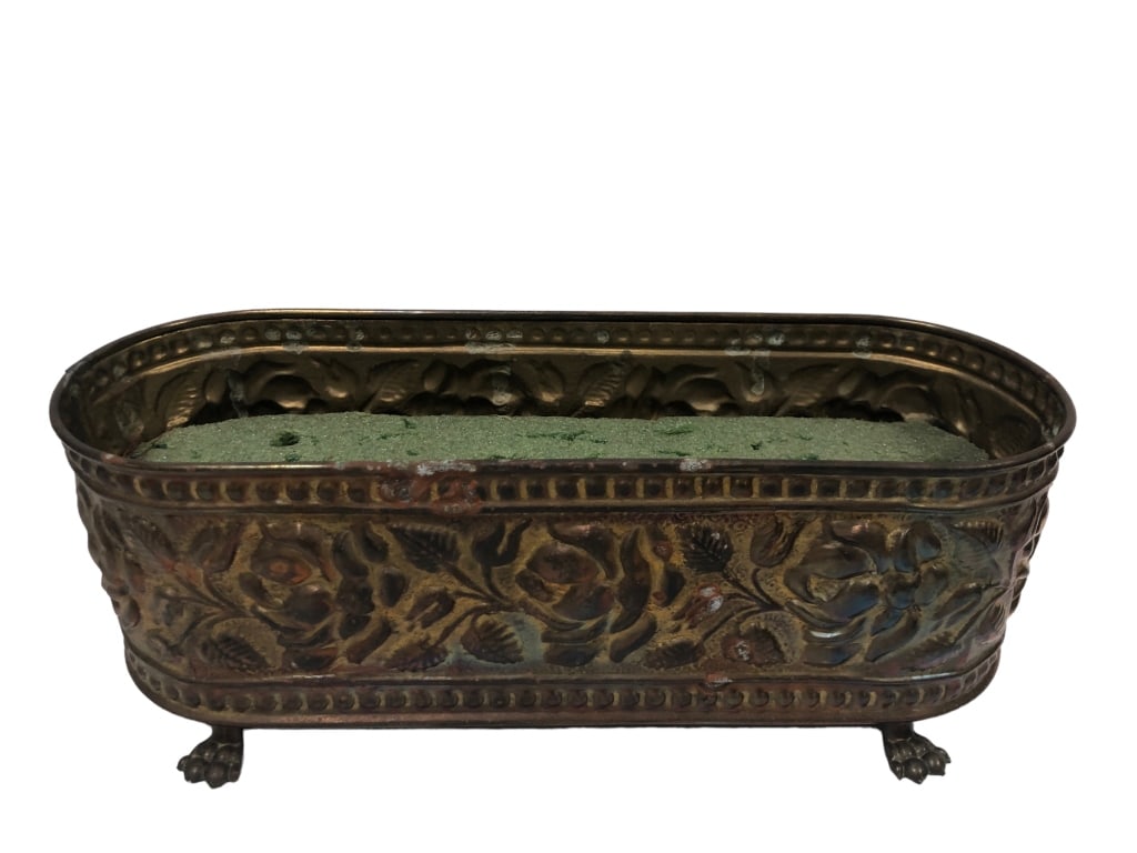 VINTAGE BRASS FAUX FLOWER HOLDER: VINTAGE BRASS FAUX FLOWER HOLDER -VERY GOOD PRE-OWNED CONDITION-BOX 12