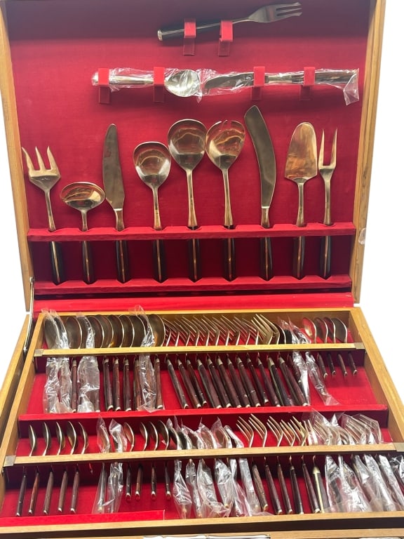 LARGE THAI BRONZE AND WOOD BOXED FLATWARE SET (1 of 4)