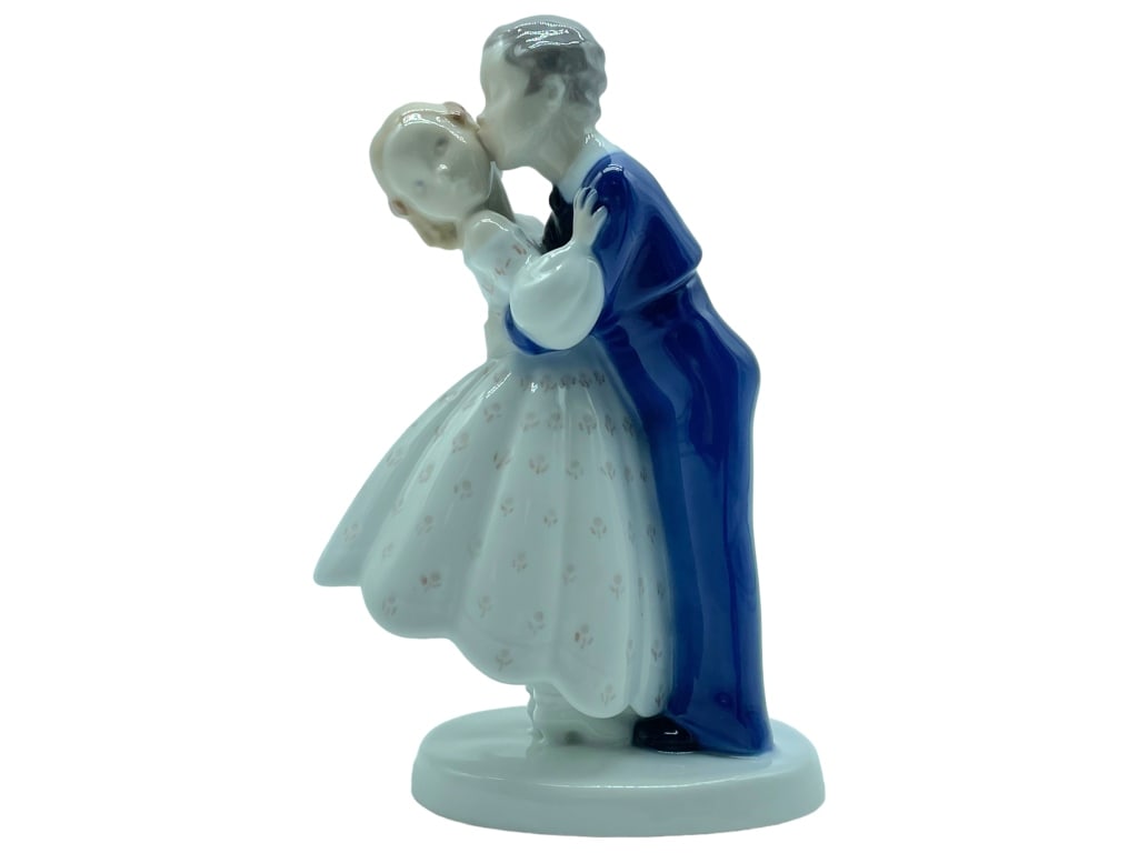 BING & GRONDAHL YOUTHFUL BOLDNESS FIGUREINE: -BING & GRONDAHL YOUTHFUL BOLDNESS FIGUREINE -BOY STEALING KISS FROM GIRL -SIZE: 7" X 4" -VERY GOOD CONDITION -JR SR BAC CAB 10/05 Bidders may pick up their items from the auction-house or have their 