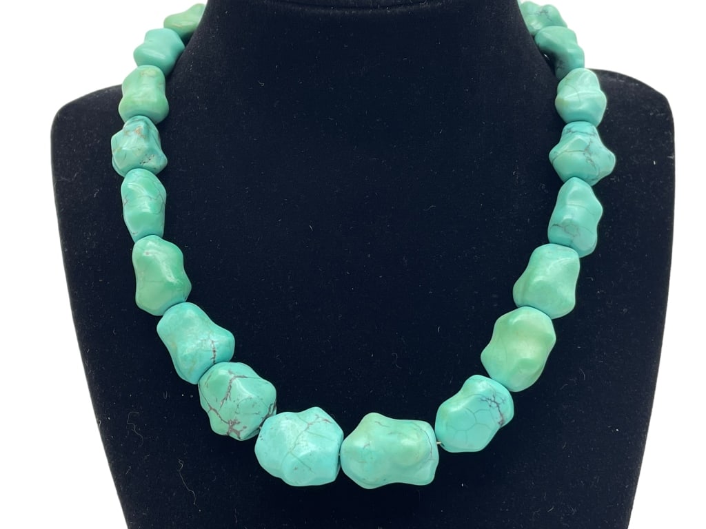 VTG ARTISAN POLISHED TURQUOISE NECKLACE 16": VTG ARTISAN POLISHED TURQUOISE NECKLACE 16" -BOX 3 Bidders may pick up their items from the auction-house or have their items shipped. Appointments are required for local pickups. Same-day appointment