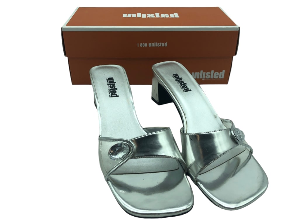 UNLISTED HAPPY DAYS PLATEADO SANDALS: UNLISTED HAPPY DAYS PLATEADO, SZ8.5 MED PUT A LITTLE SPARKLE IN YOUR STEP Bidders may pick up their items from the auction-house or have their items shipped.Appointments are required for local pickups