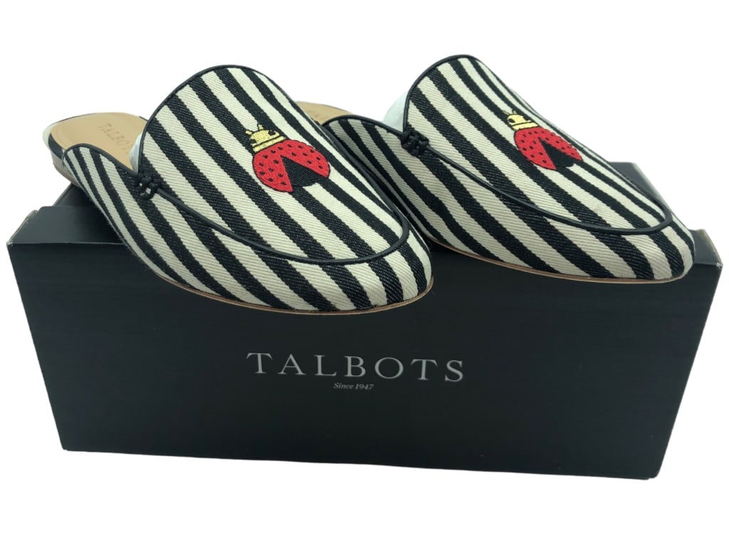 TALBOTS BLACK / IVORY NOVELTY SLIP ONS, SZ8.5: TALBOTS BLACK / IVORY NOVELTY SLIP ONS, SZ8.5 SO MUCH FUN & UBER CLASSY Bidders may pick up their items from the auction-house or have their items shipped. Appointments are required for local pickups.