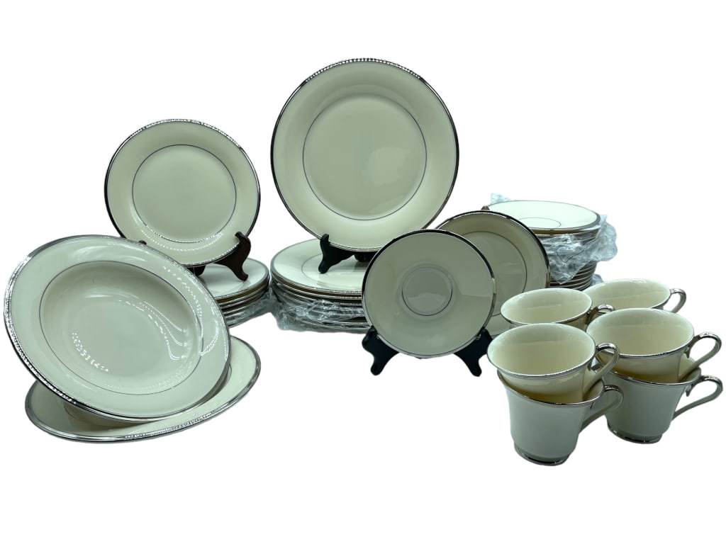 LENOX SOLITARE PORCELAIN PLATE SET FOR 8 (1 of 8)