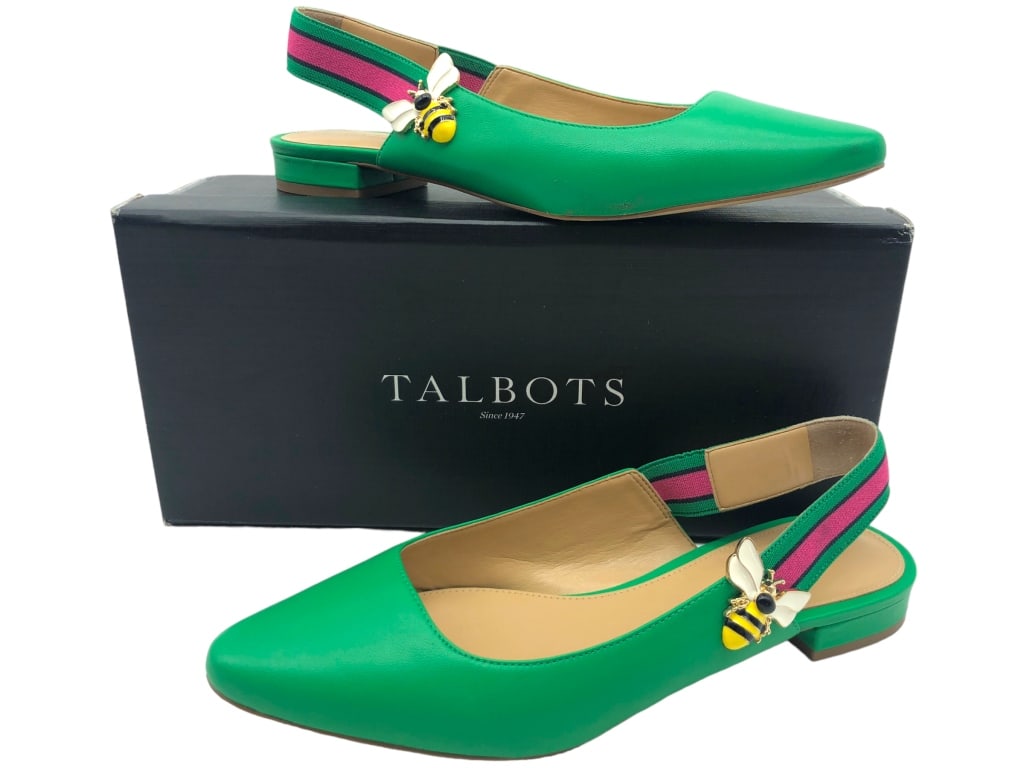 TALBOTS CLOVER EDISON WEBBING,SZ 8.5: TALBOTS CLOVER EDISON WEBBING,SZ 8.5 GOTTA LOVE THE BUMBLE BEE ADORNMENT! Bidders may pick up their items from the auction-house or have their items shipped.Appointments are required for local pickups