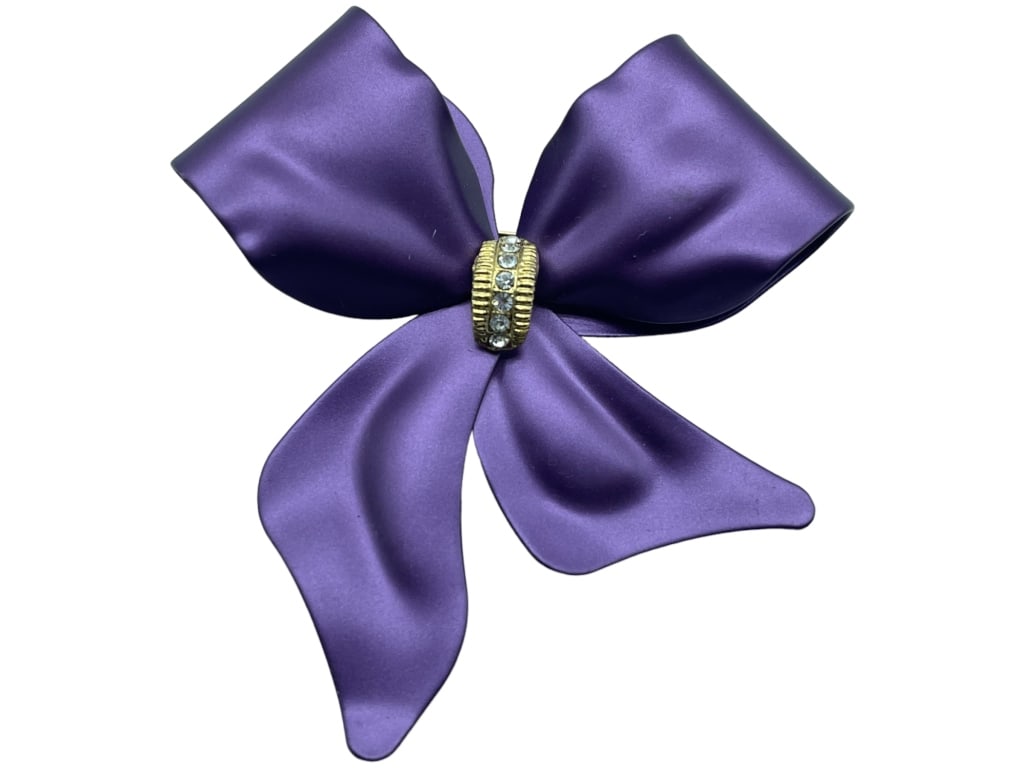VTG BOW SHAPED BROOCH PIN 3": -VTG BOW SHAPED BROOCH PIN -SIZE: 3" -JR SR 10/18 Bidders may pick up their items from the auction-house or have their items shipped. Appointments are required for local pickups. Same-day appointments