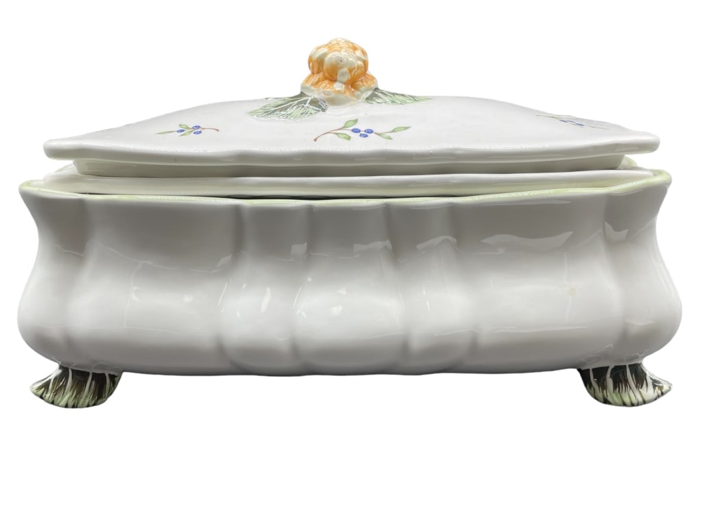 PRINCESS HOUSE LARGE GARDEN VASE W FROG 12": PRINCESS HOUSE LARGE GARDEN VASE W LID AND FLOWER FROG -8" X 12" X 6" APPROX-VERY GOOD PRE OWNED CONDITION-DP101323STORE Bidders may pick up their items from the auction-house or have their items ship