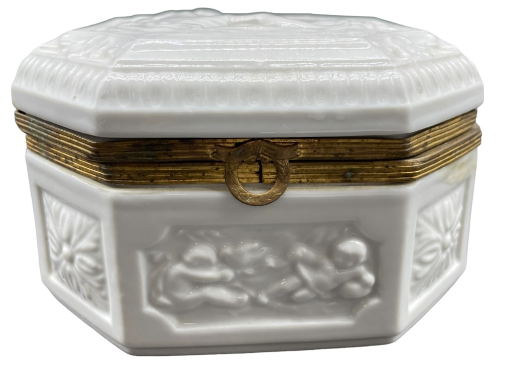 ANTIQUE WHITE PORCELAIN DRESSER JEWELRY BX (1 of 7)