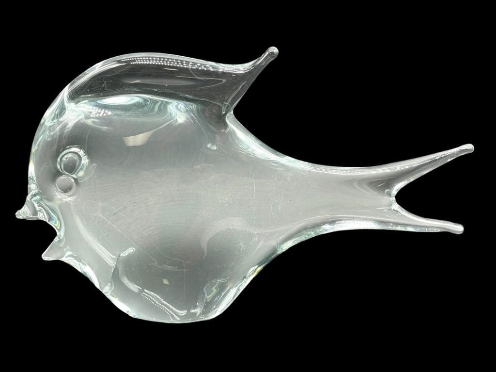 VINTAGE RONNEBY SWEDEN CRYSTAL GLASS FISH FIGURINE 10": VINTAGE RONNEBY SWEDEN CRYSTAL GLASS FISH FIGURINE | MODERN ART GLASS SCULPTURES-6" X 10" X 2" APPROX-GOOD PRE OWNED CONDITION-DP102423RLSTORE Bidders may pick up their items from the auction-house or