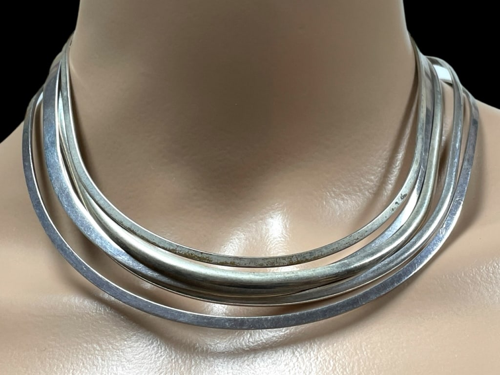 6 SILVER STACKABLE CHOKER NECKLACES 5": STACKABLE SILVER COLLAR CHOKER NECKLACES | WOMEN'S LUXURY JEWELRY-NOT MARKED-5" DIAMETER APPROX-VERY GOOD PRE OWNED CONDITION-DP102423STORE Bidders may pick up their items from the auction-house or ha