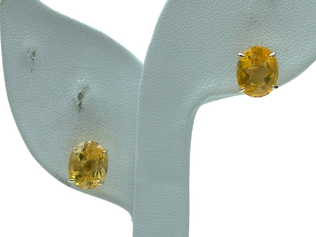 14K GOLD STUD EARRINGS: -14K GOLD STUD EARRINGS -TOTAL WEIGHT: 2g-JR SR 10/26 Bidders may pick up their items from the auction-house or have their items shipped.Appointments are required for local pickups.Same-day appointmen