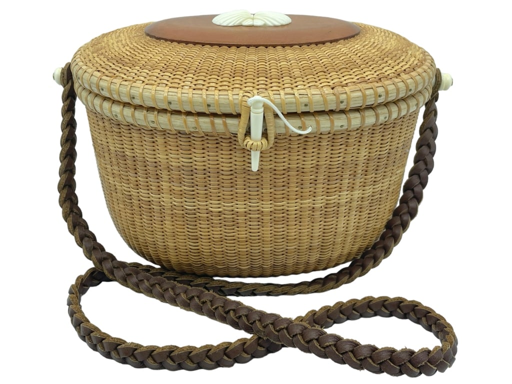 NANTUCKET STYLE FRIENDSHIP BASKET PURSE (1 of 8)