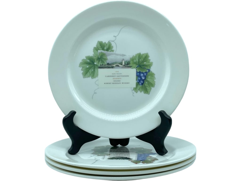 WEDGWOOD GRAND GOURMET 10" PLATE SET (4): -WEDGWOOD GRAND GOURMET 10" PLATE SET -SET OF (4) -VERY GOOD CONDITION -JR BTQ 10/26 Bidders may pick up their items from the auction-house or have their items shipped. Appointments are required for l