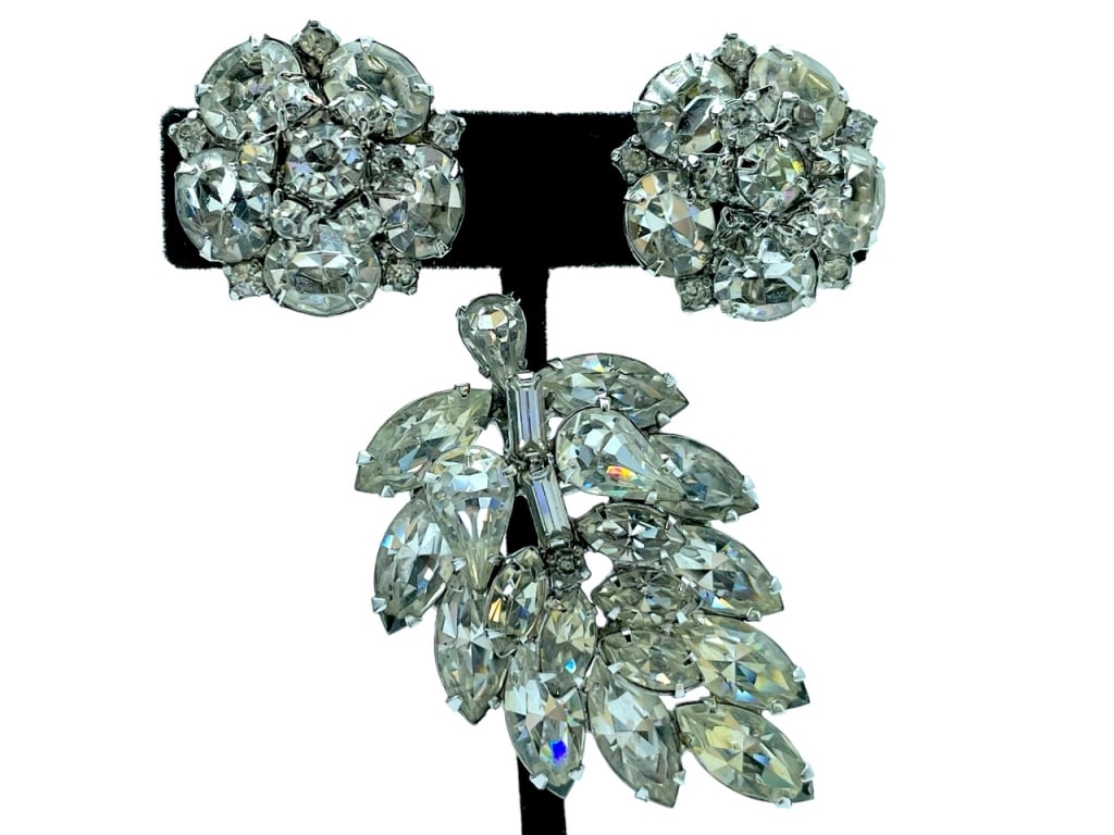 VTG CLUSTER CLIP EARRINGS & BROOCH SET (3) (1 of 3)