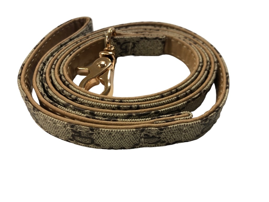 BARK BY DOG COTTON MONOGRAM COTTON LEASH: - BARK BY DOG COTTON MONOGRAM COTTON LEASH - GUCCI STYLE- COTTON/METAL ALLOY WITH LEATHER LINING Bidders may pick up their items from the auction-house or have their items shipped.Appointments are req