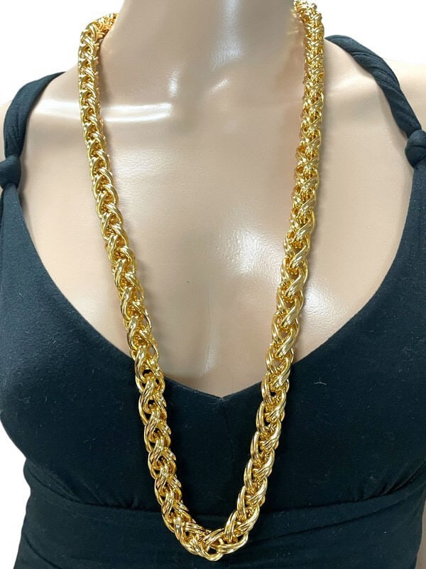 NEW! LONG BEX REX LONDON GOLD ROPE CHAIN 33": LONG BEX REX LONDON GOLD ROPE CHAIN-STRONG MAGENETIC CLASP- 33" TOTAL LENGTH .5" THICKNESS-NEW WITH TAGS-MSRP $320-DP111323BOXD Bidders may pick up their items from the auction-house or have their ite