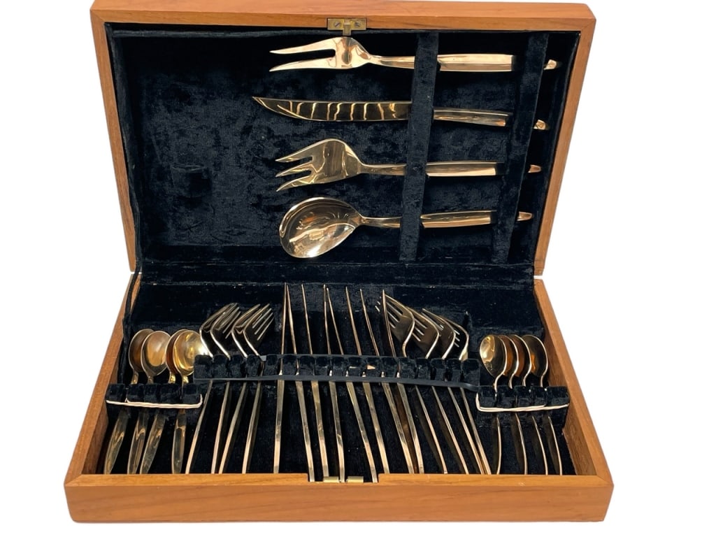 MID CENTURY DANISH MODERN ATOMIC AGE FLATWEAR SET (1 of 7)